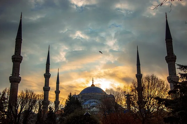 Sultanahmet Camii mi, Aya Sofya mı? İstanbul’da Mutlaka Görülmesi Gereken İki Tarihi Cami